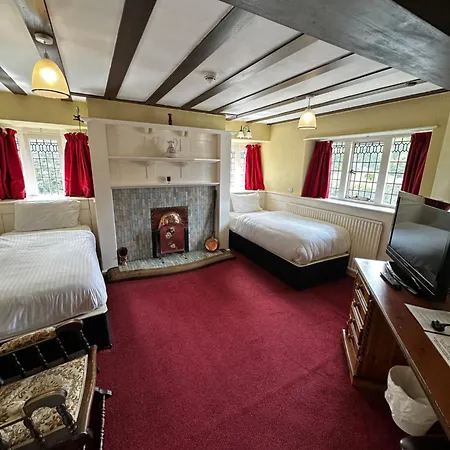Barons Court Hotel Wolverhampton Exterior photo