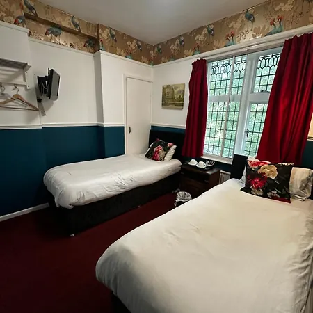 Barons Court Hotel Wolverhampton Exterior photo