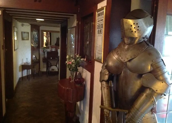 Barons Court Hotel