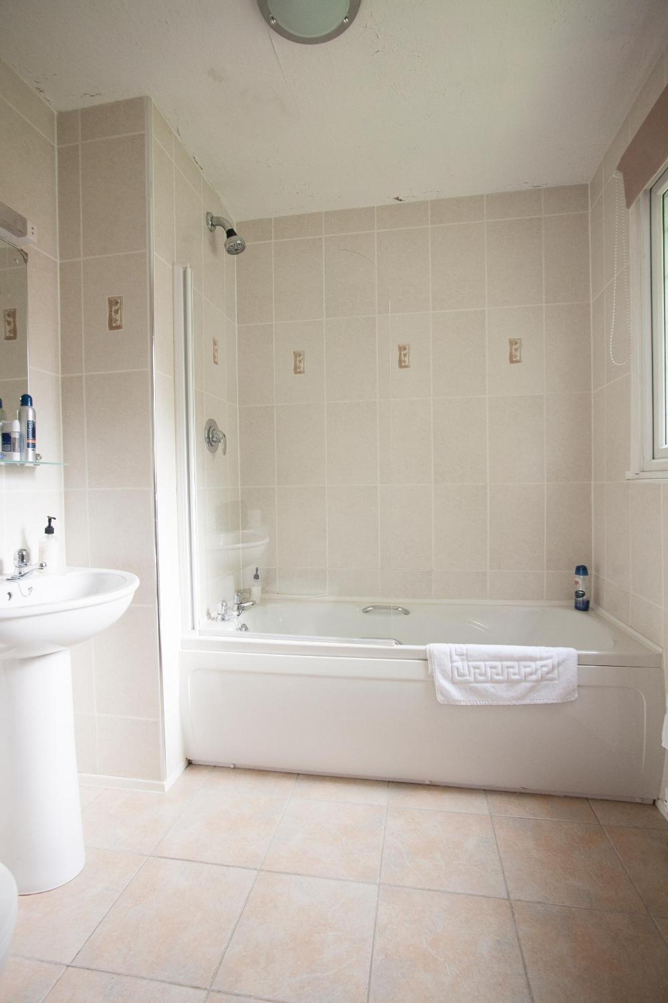 Hotel Barons Court 3*
