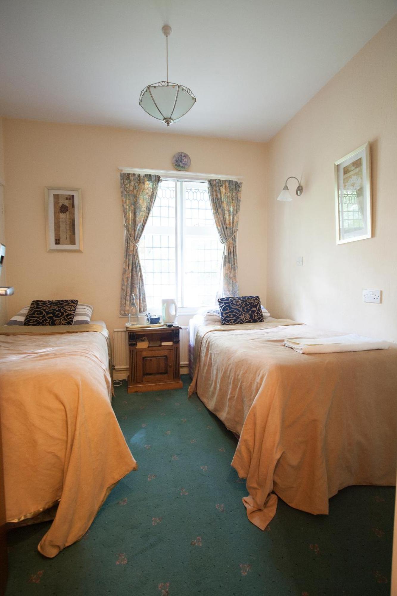 Hotel Barons Court