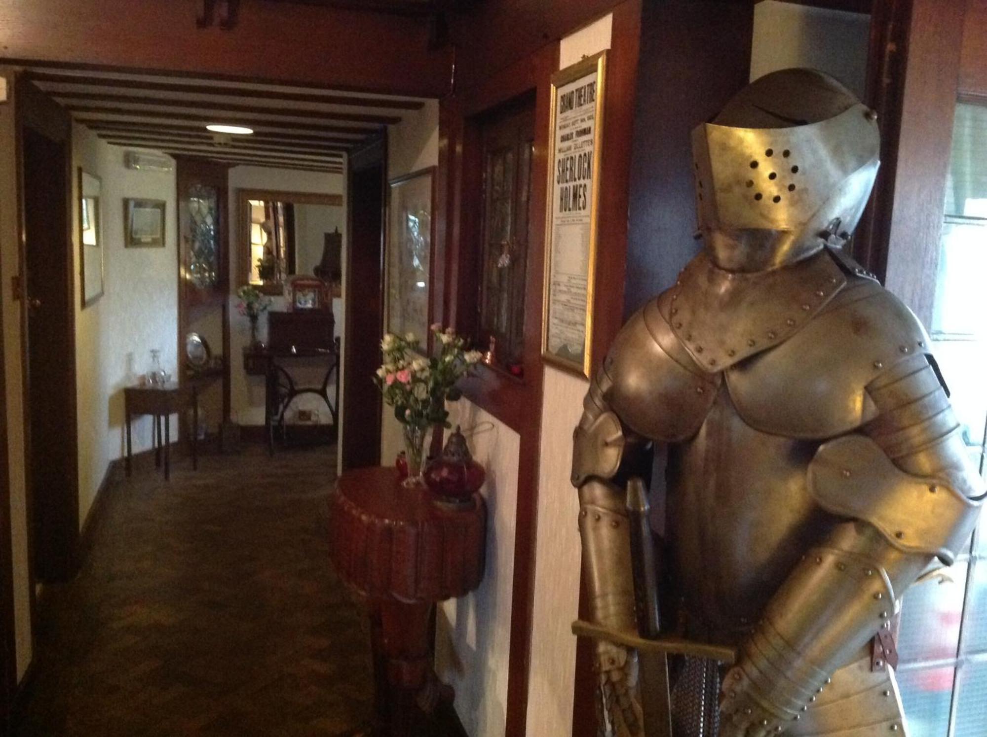 Hotel Barons Court Wolverhampton