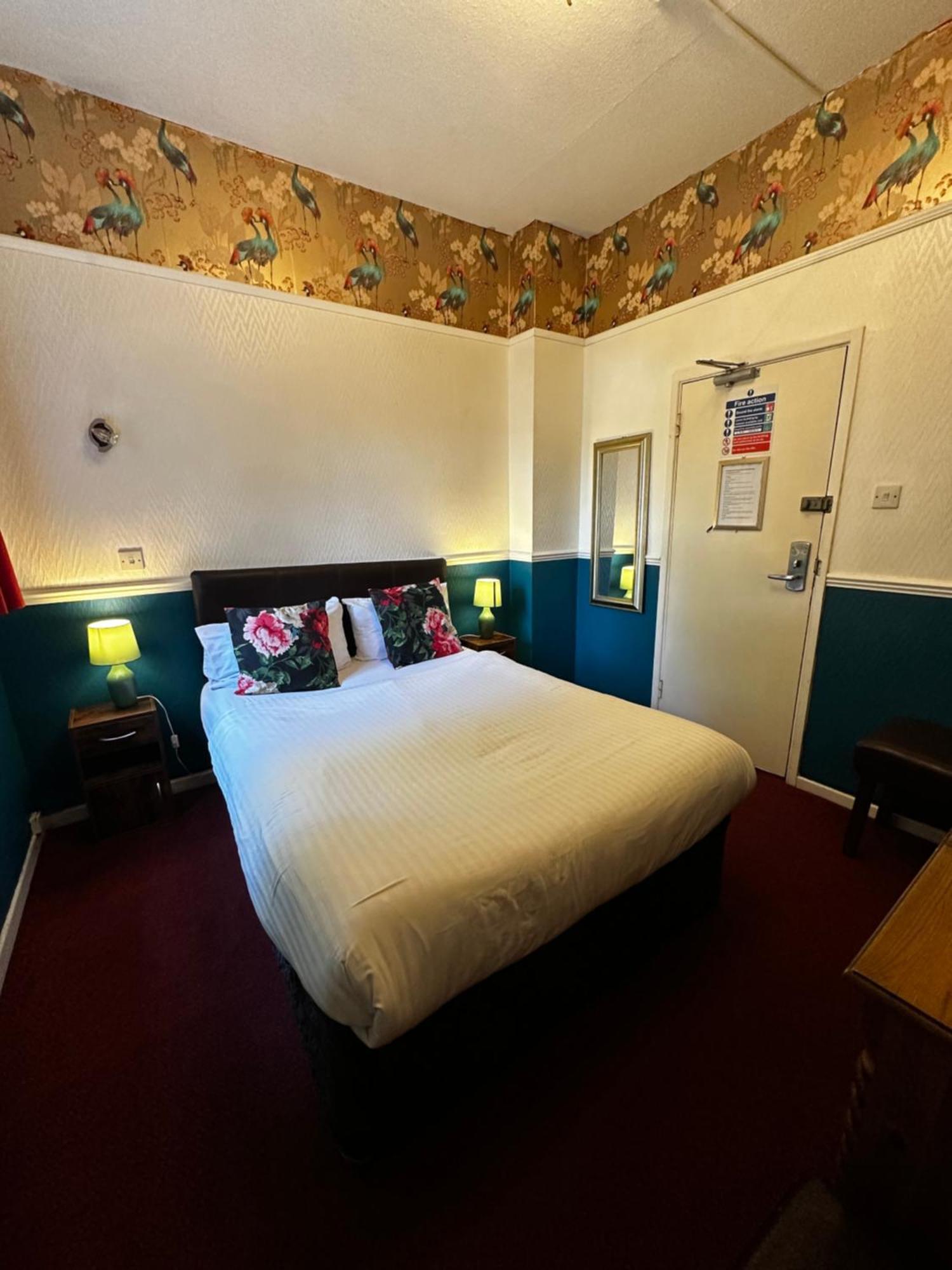 Hotel Barons Court Wolverhampton