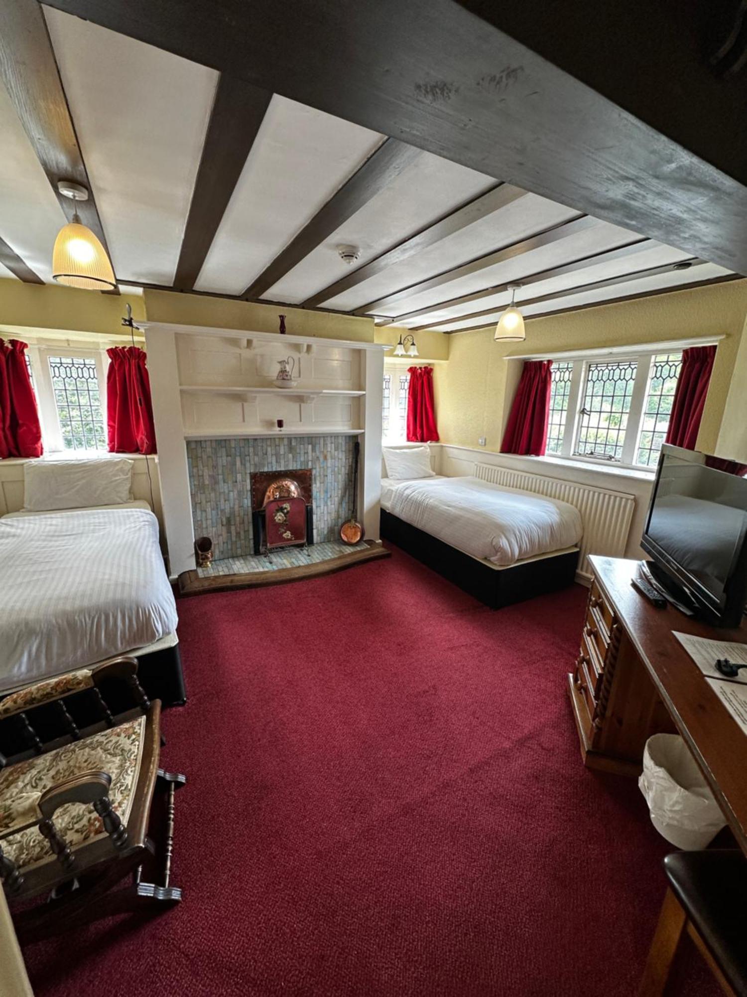Barons Court 3*