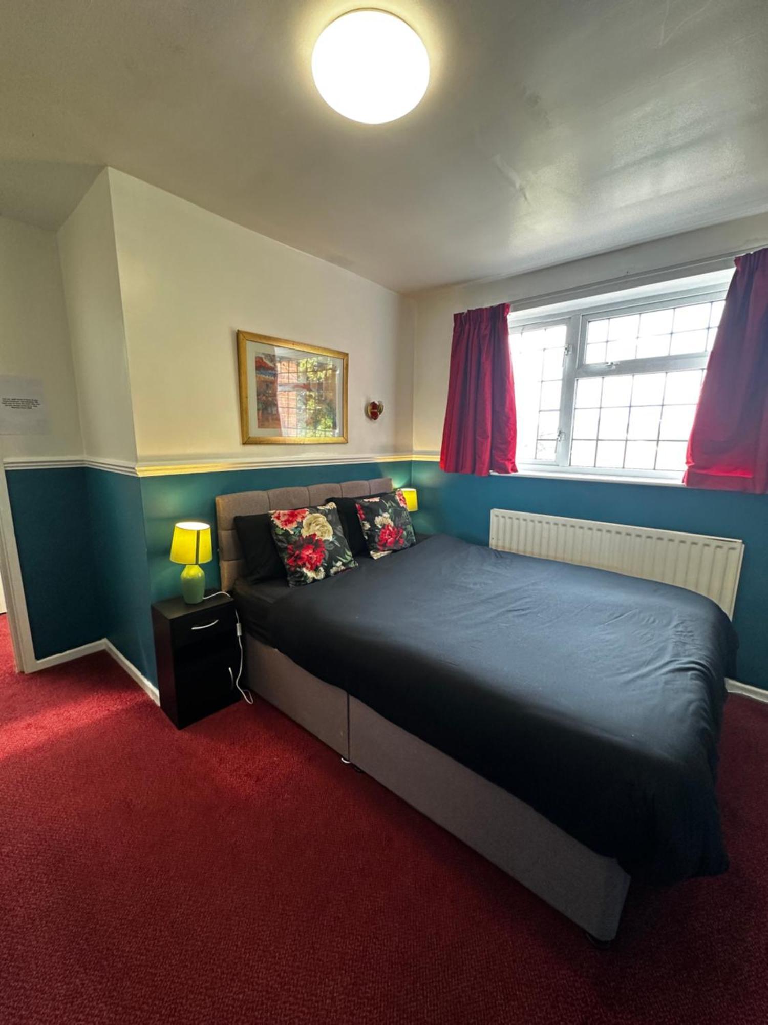 Barons Court 3* Wolverhampton
