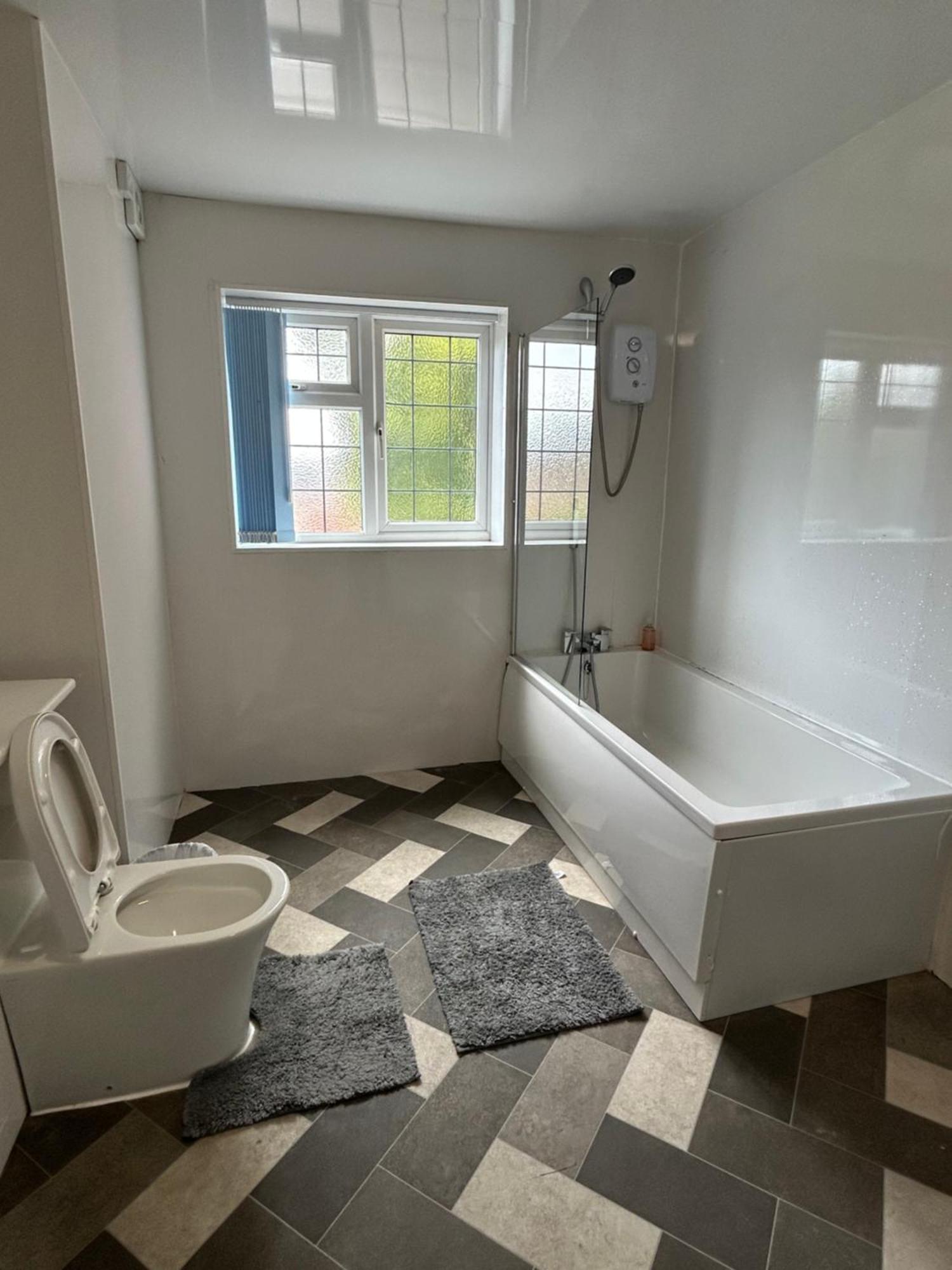 Barons Court 3*
