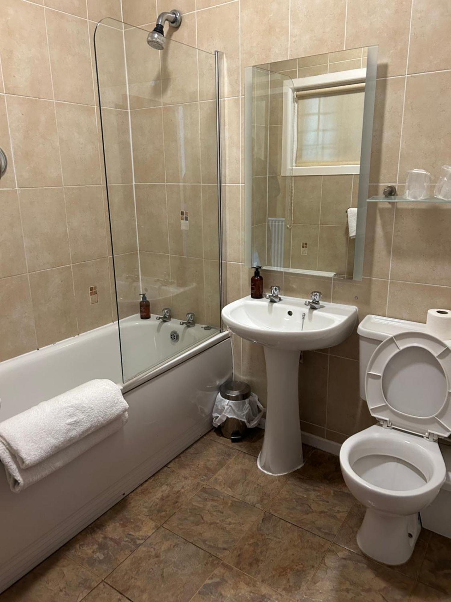 Barons Court 3* Wolverhampton