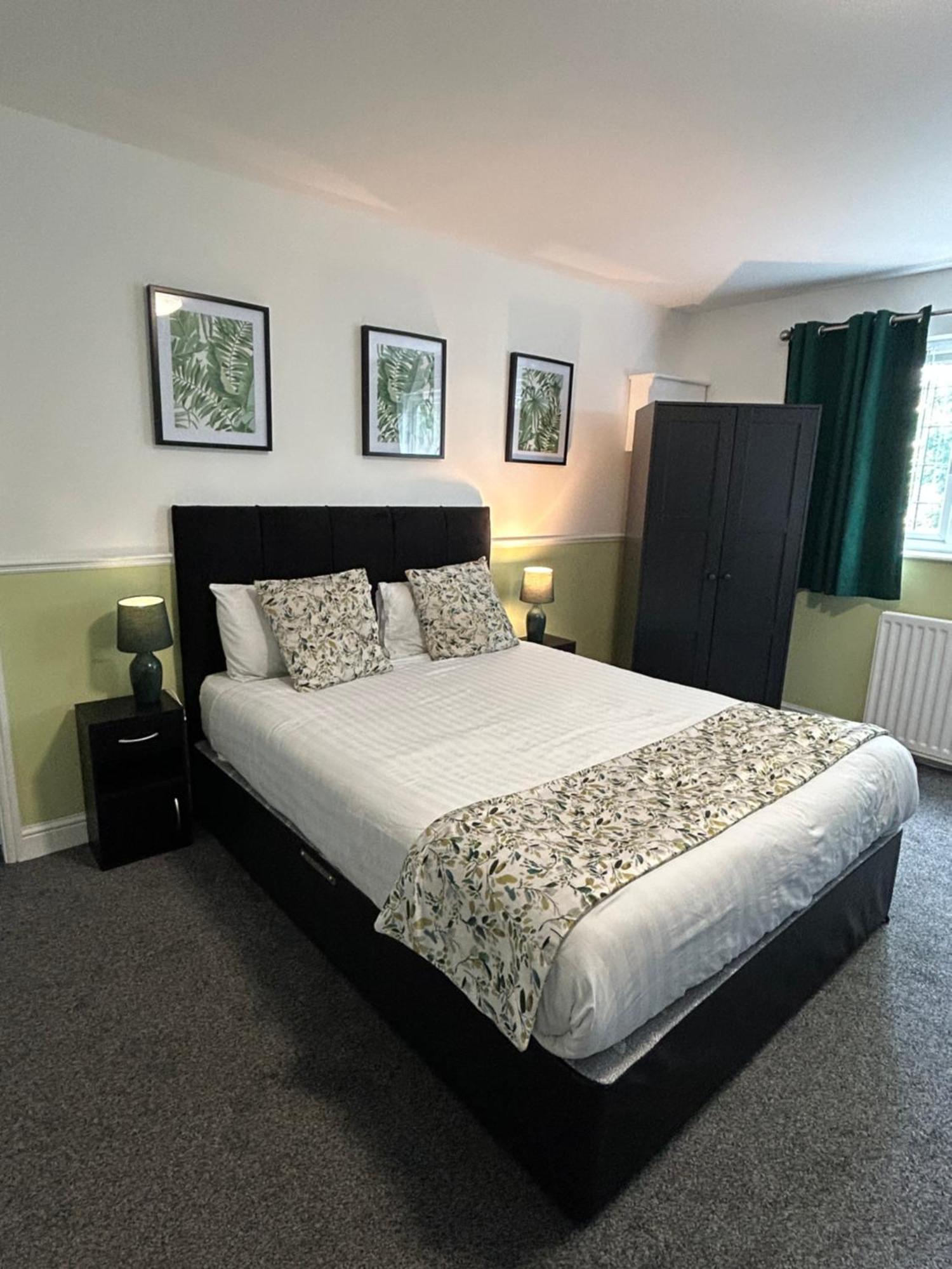 Hotel Barons Court
