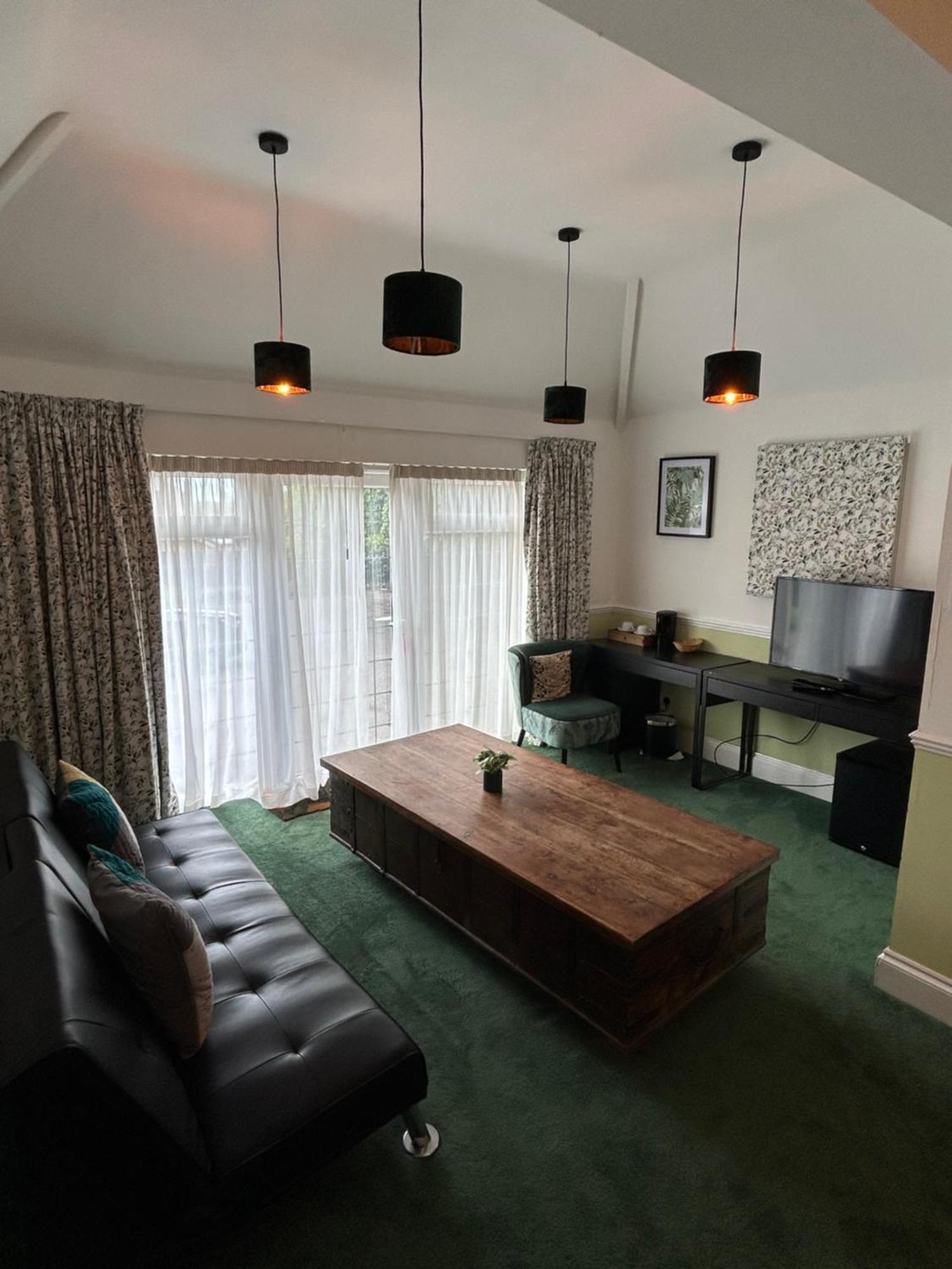 Hotel Barons Court 3*