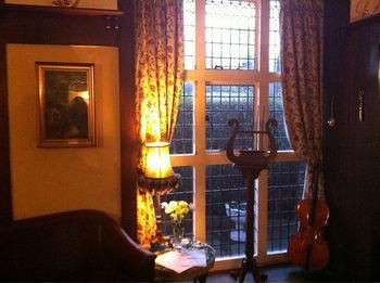 Hotel Barons Court 3*