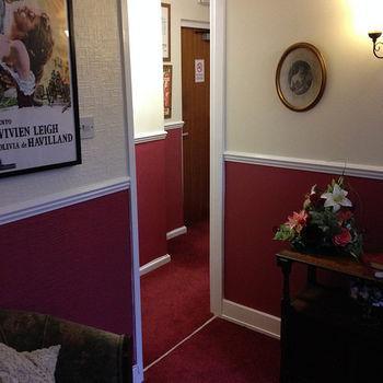 Hotel Barons Court 3*