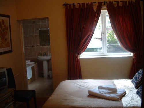 Hotel Barons Court Wolverhampton