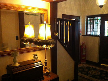 Barons Court 3* Wolverhampton