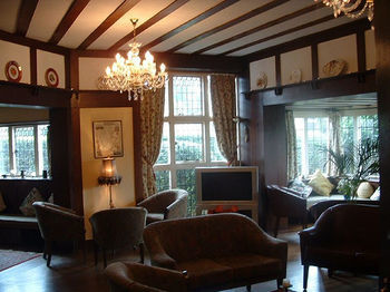 Barons Court 3*