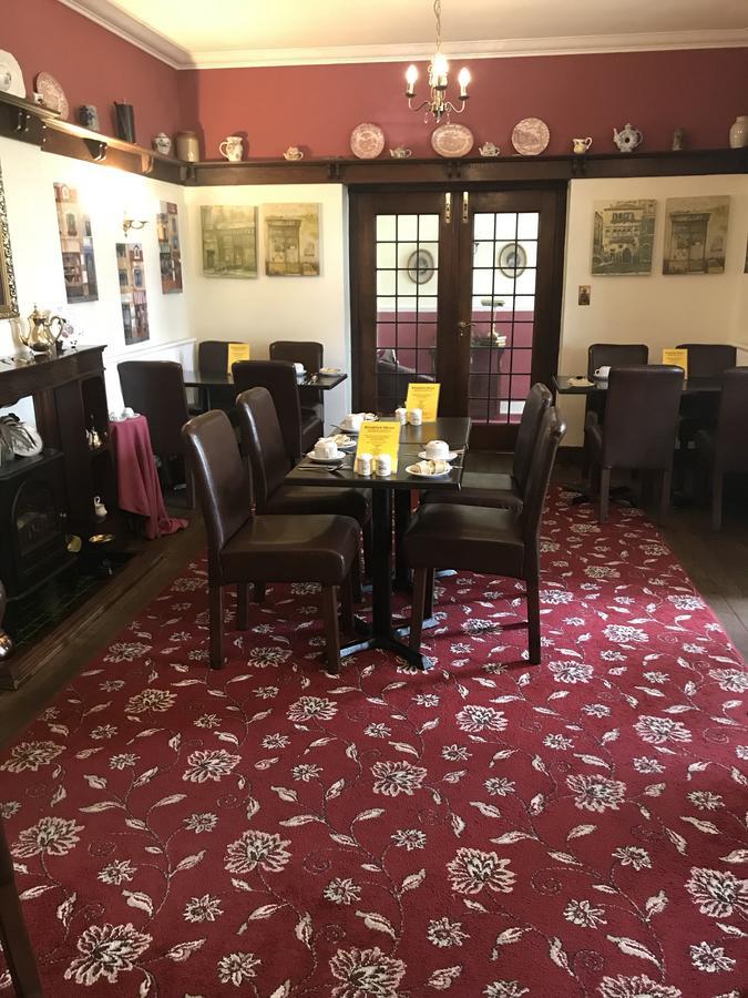 Hotel Barons Court Wolverhampton