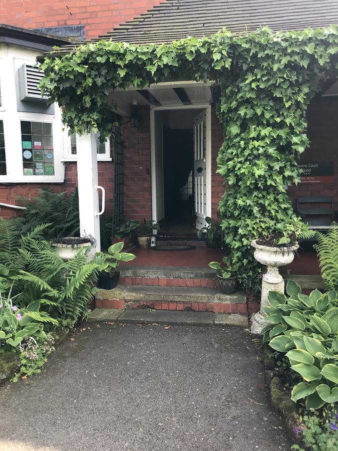 Barons Court 3* Wolverhampton