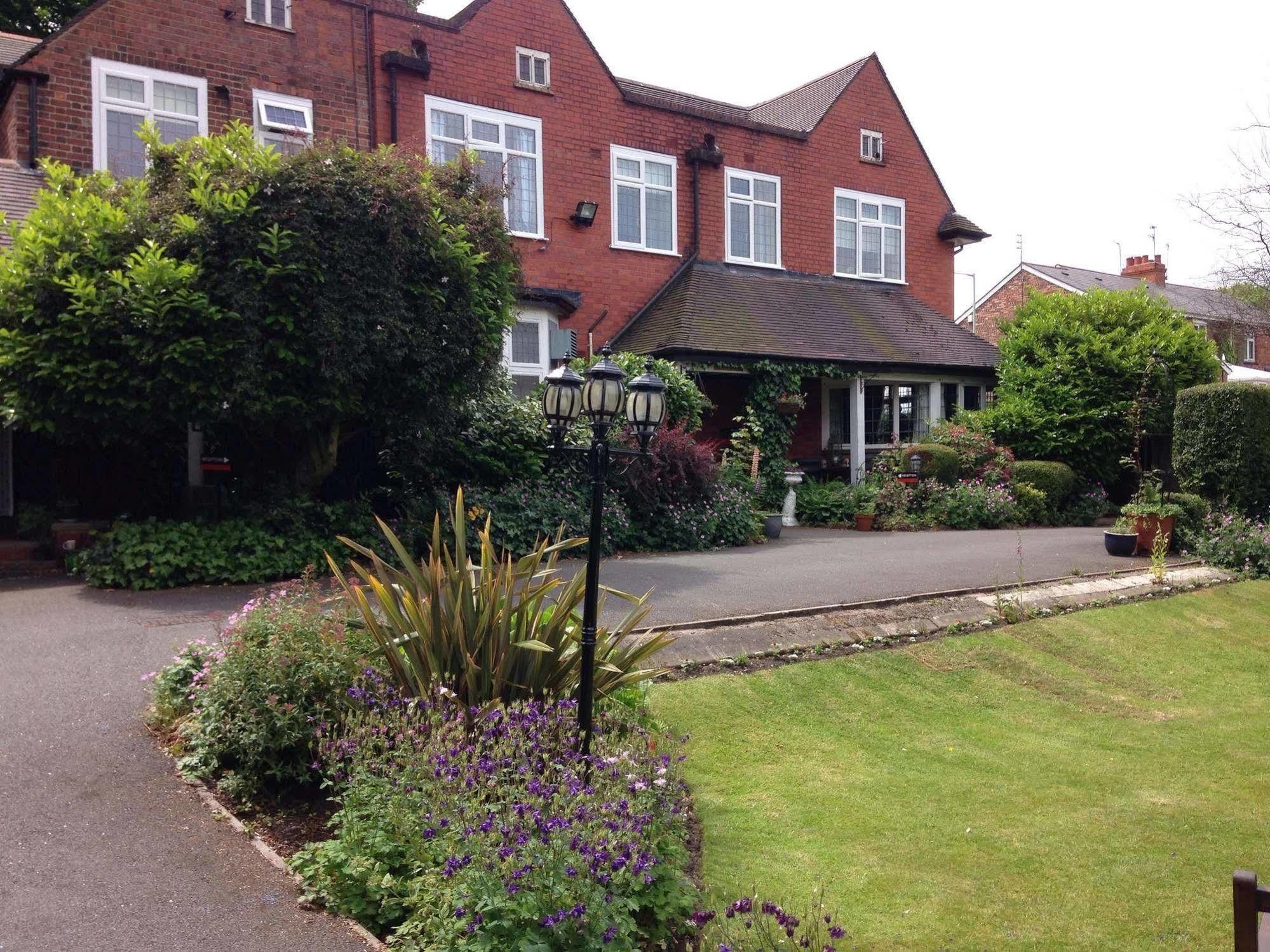 Hotel Barons Court Wolverhampton