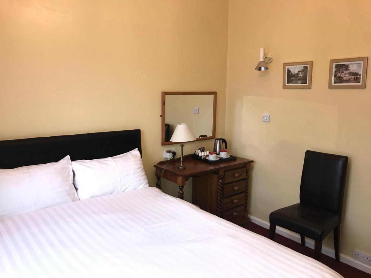 Barons Court Hotel 3*