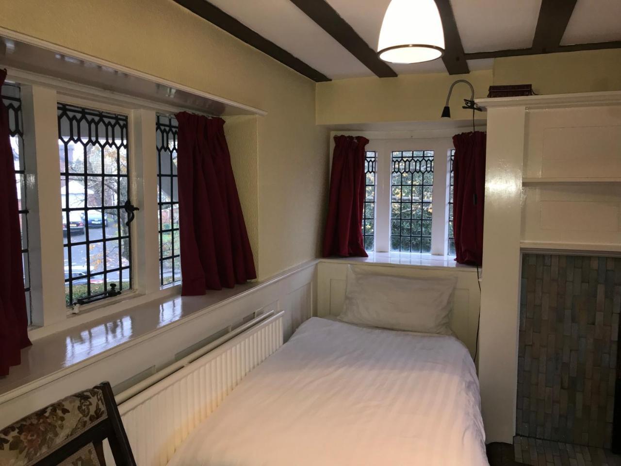 Barons Court Hotel